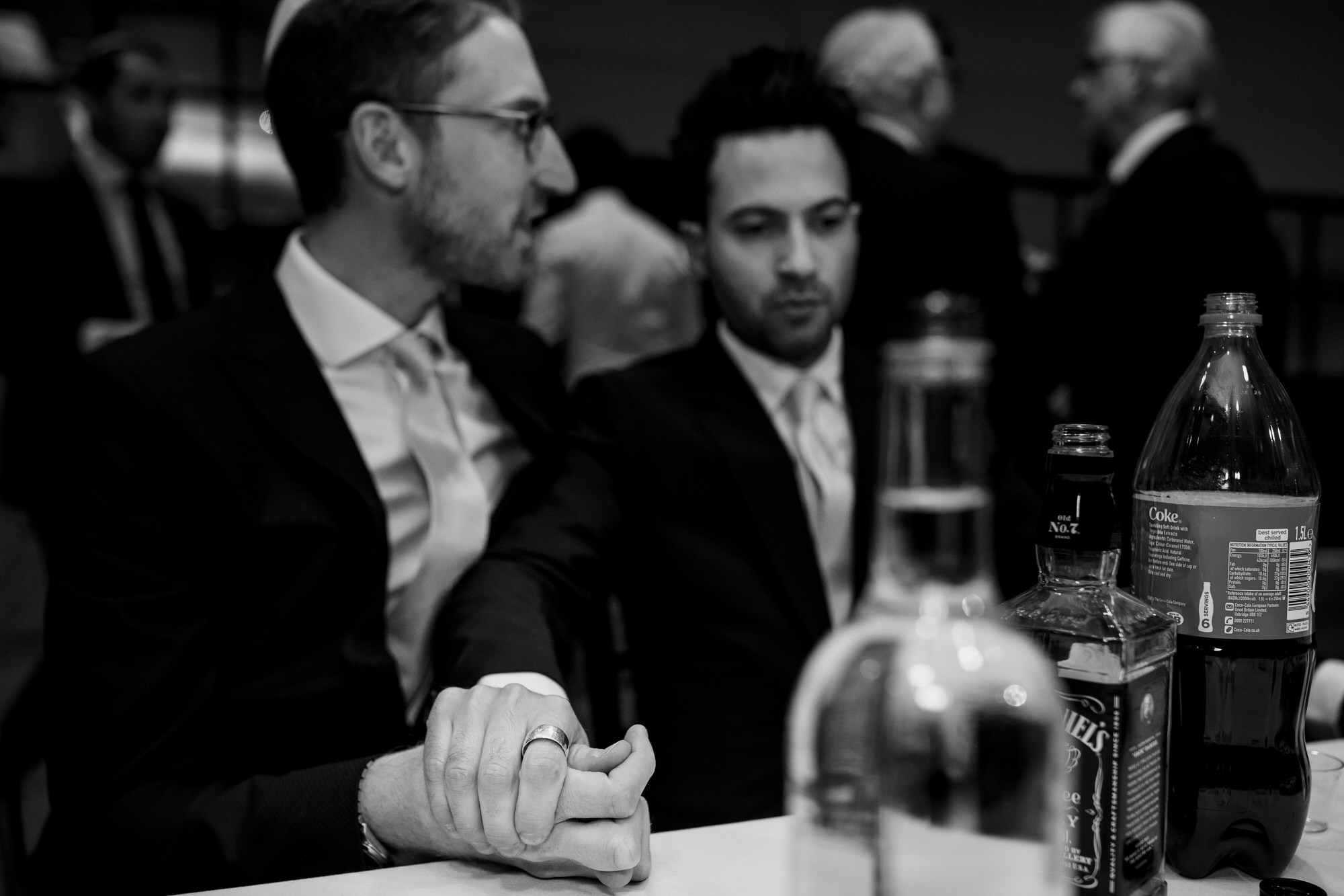 nervous-groom-at-tisch